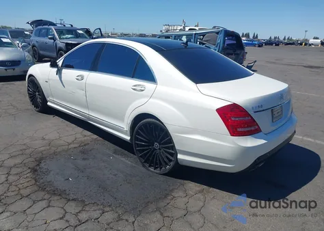 2012 Mercedes-Benz S 550 z USA, uszkodzony, nr VIN WDDNG7DB4CA423383